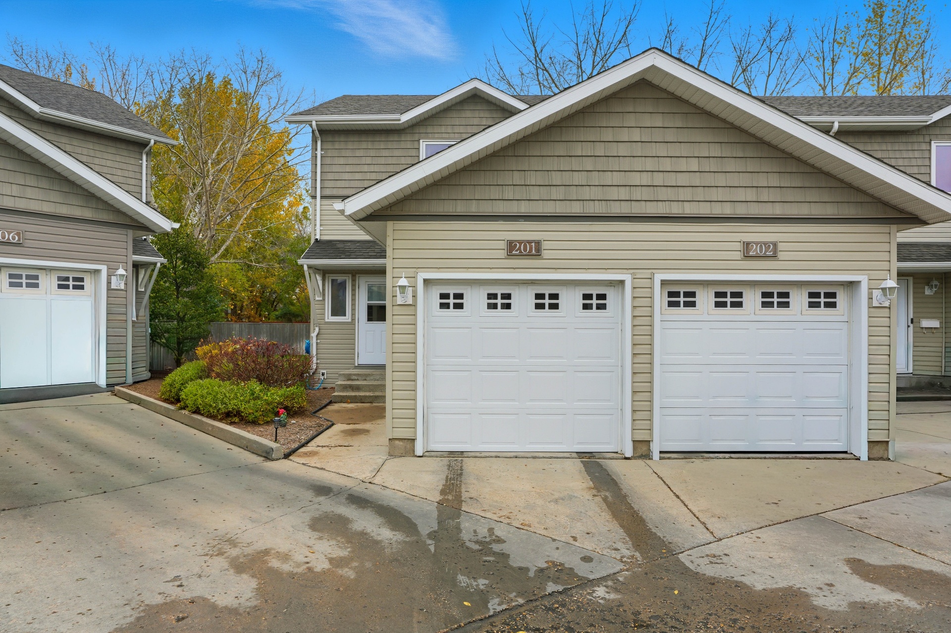 高性价比边套联排·Blairmore 社区 ·715 Hart Road #201——林与唐地产